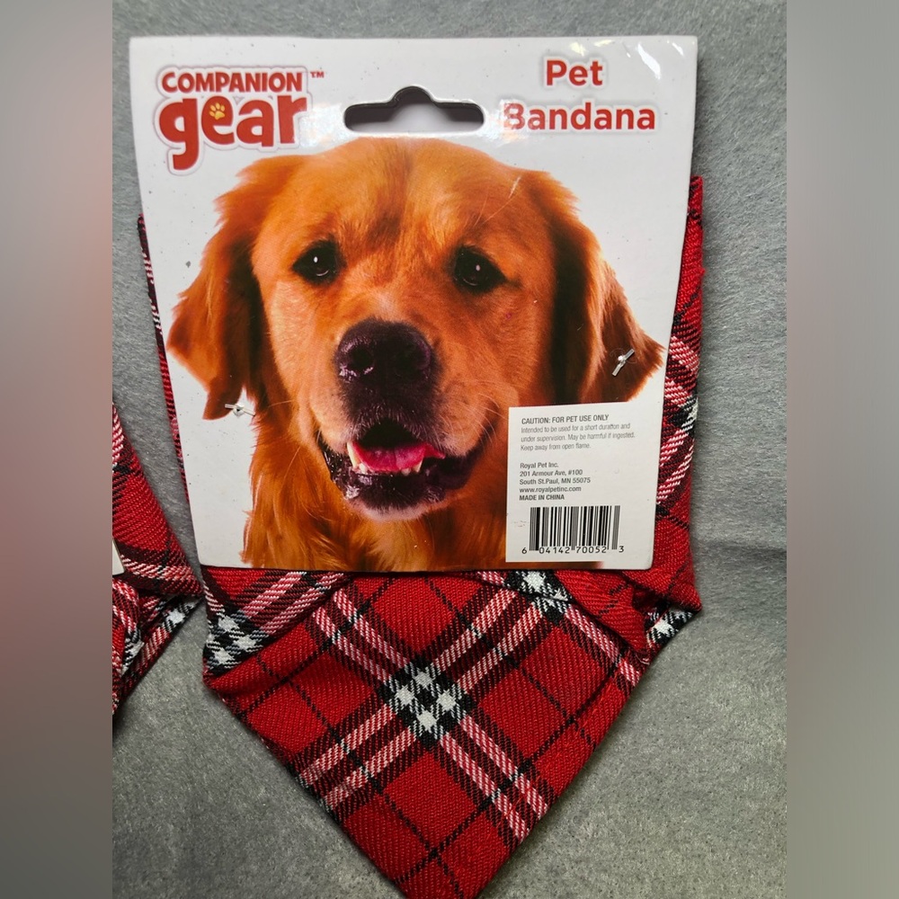 PAIR OF COMPANION GEAR 19”x19” PET BANDANAS, NEW IN PACKAGING - Picture 4 of 6